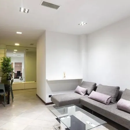 Luxury 100 Mq A Stone's Throw From The Duomo Apartment *