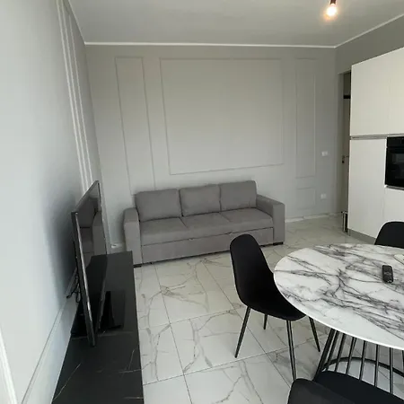 Apartment Luxury 100 Mq A Stone's Throw From The Duomo Milan